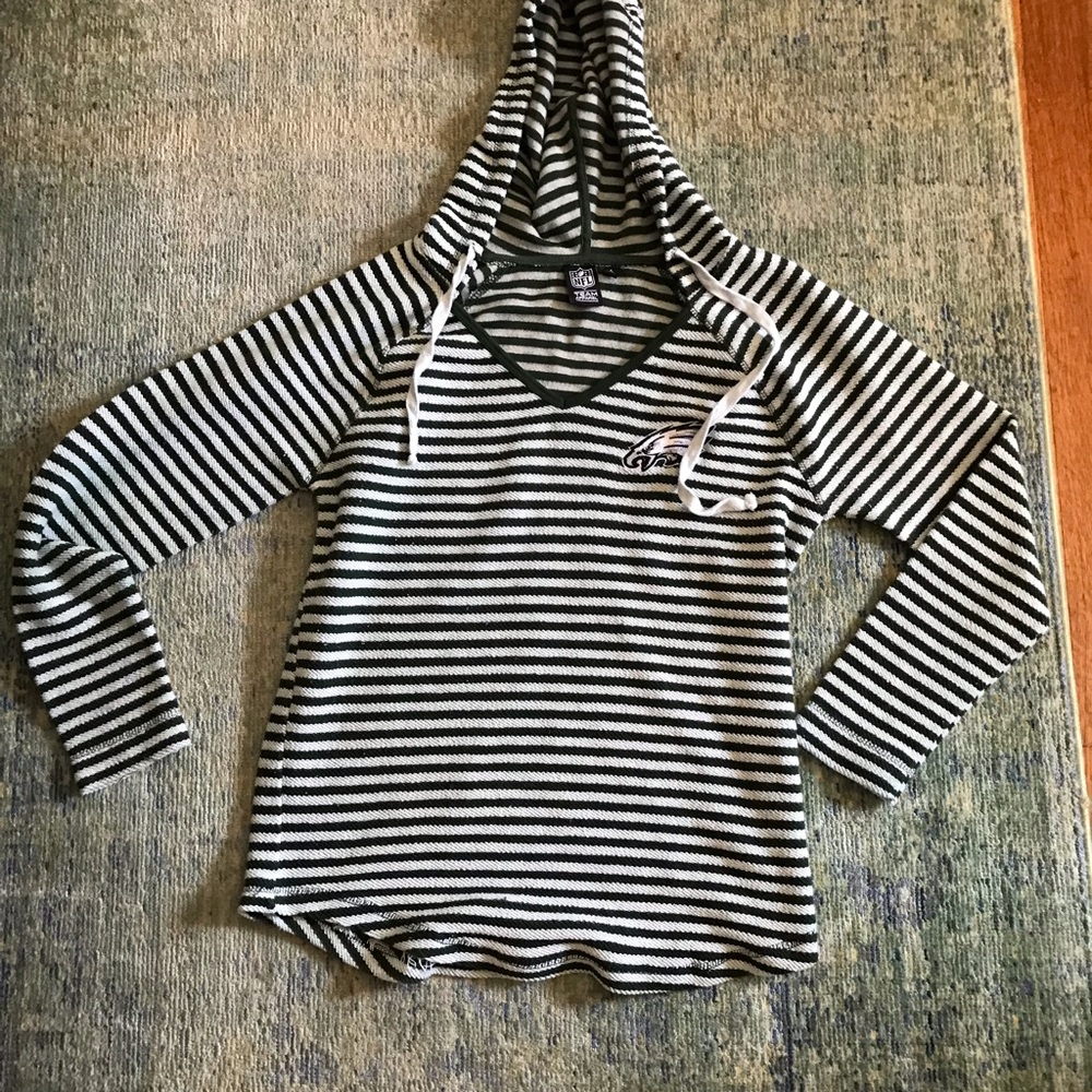 Large Woman’s NFL Eagles hoodie